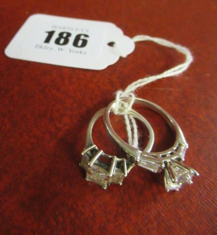 TWO QUARTZ SET SILVER RINGS Image
