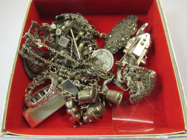 ASSORTED SILVER JEWELLERY Image