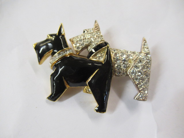 PASTE DOUBLE DOG BROOCH Image