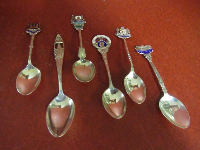 BOX OF SILVER COLLECTABLE SPOONS Image