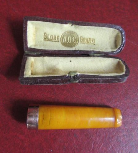 CASED 9CT GOLD MOUNTED AMBER CHEROOT HOLDER Image