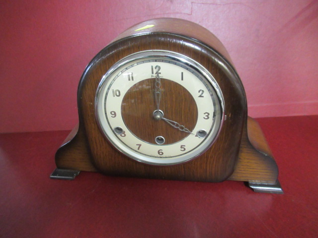 OAK CASED MANTEL CLOCK Image