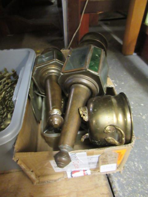 BOX OF MIXED METAL WARE Image
