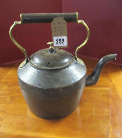 CAST AND BRASS KETTLE Image