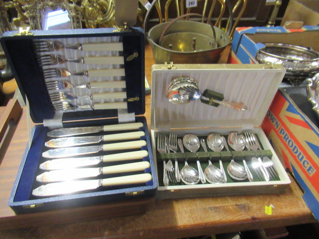CASE OF FISH EATERS AND CASE OF DESSERT SPOONS Image
