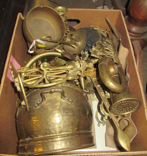 BOX OF BRASSWARE Image