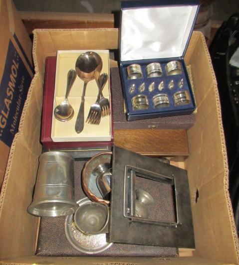 BOX OF FLATWARE AND METALWARE Image