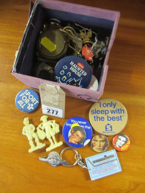 BOX OF VINTAGE BADGES INCLUDING MICHAEL JACKSON AND ADAM ANT Image