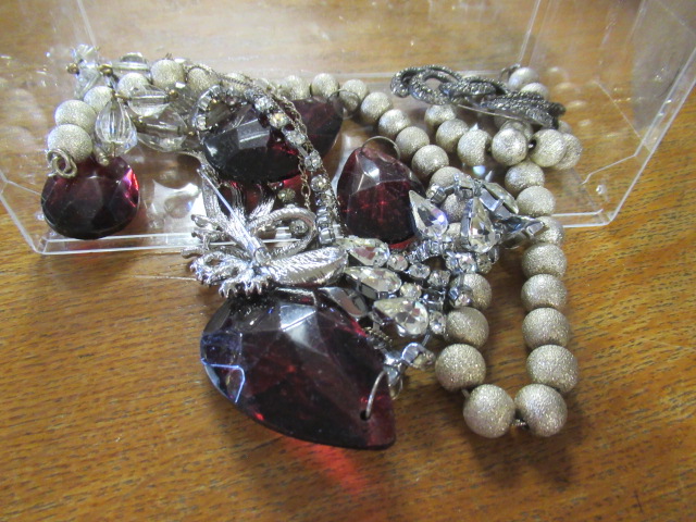 PASTE AMD MARCASITE BROOCHES WITH A GLASS NECKLACE ETC Image