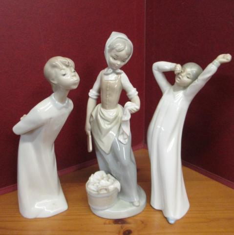 LLADRO AND TWO NAO FIGURES Image
