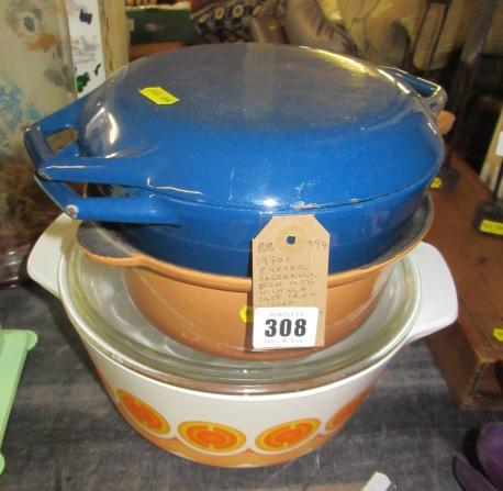 1970S PYROSIL CASSEROLE DISH WITH VINTAGE CAST IRON LIDDED CASEROLE POT AND A CAST IRON PAN Image
