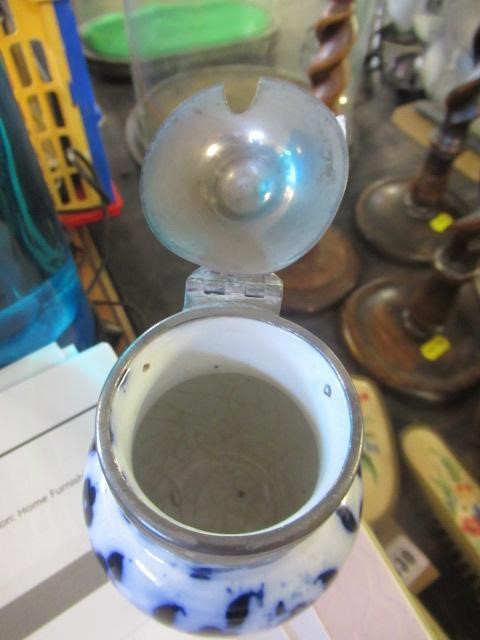 BOX OF CERAMICS INCLUDING TANKARDS Image