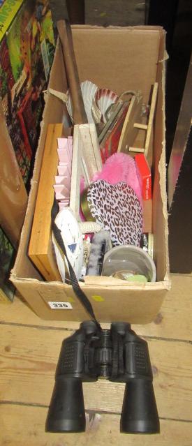 BOX OF MIXED ITEMS INCLUDING BINOCULARS Image