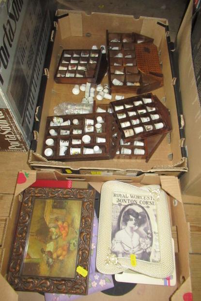 BOX OF THIMBLES AND PHOTO FRAMES Image