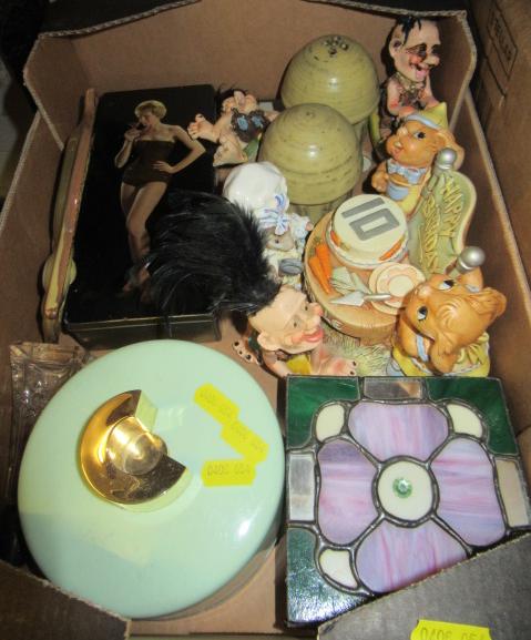 SMALL BOX OF COLLECTABLES Image