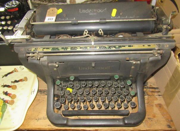 VINTAGE UNDERWOOD TYPEWRITER Image