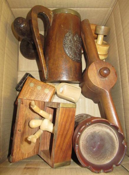 BOX OF TREEN INCLUDING TWO BUTTER STAMPS AND A DARNING MUSHROOM Image
