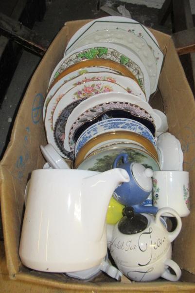 BOX OF CERAMICS AND A BOX OF COAT HANGERS Image