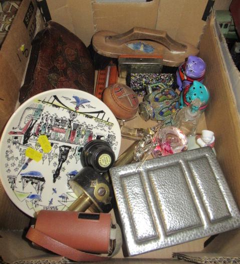 SMALL BOX OF COLLECTABLES Image