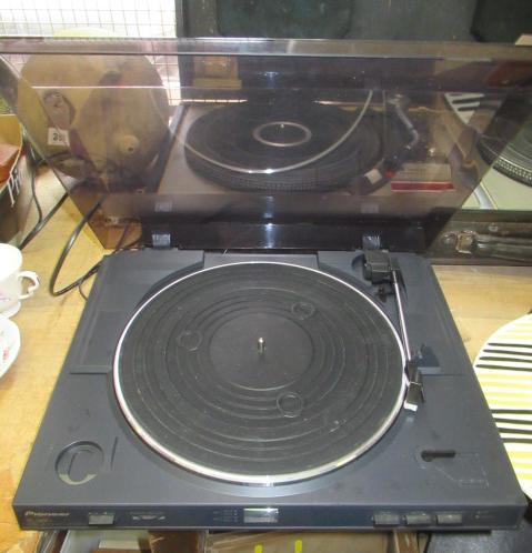 PIONEER PL-990 TURNTABLE Image