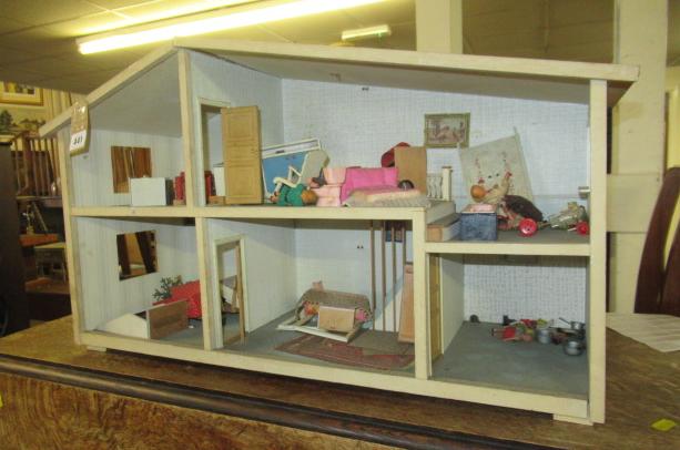 DOLL'S HOUSE AND ACCESSORIES Image