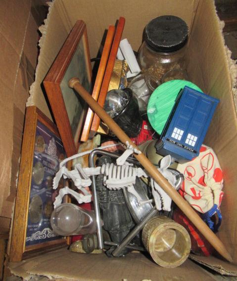 BOX OF COLLECTABLES Image