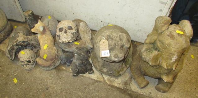 QUANTITY OF GARDEN ORNAMENTS Image