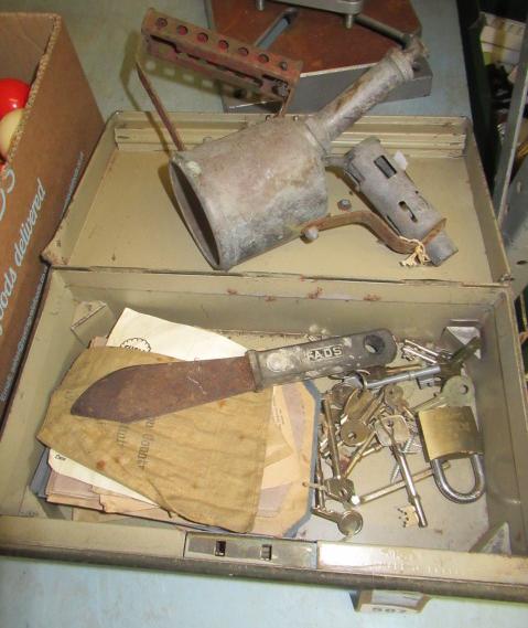 METAL BOX AND CONTENTS Image