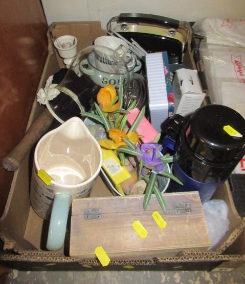 BOX OF MISCELLAENOUS INCLUDING LAURA ASHLEY CANDLE HOLDER Image