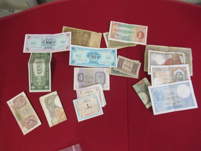 QUANTITY OF WWII ISSUE EUROPEAN AND OTHER BANK NOTES Image