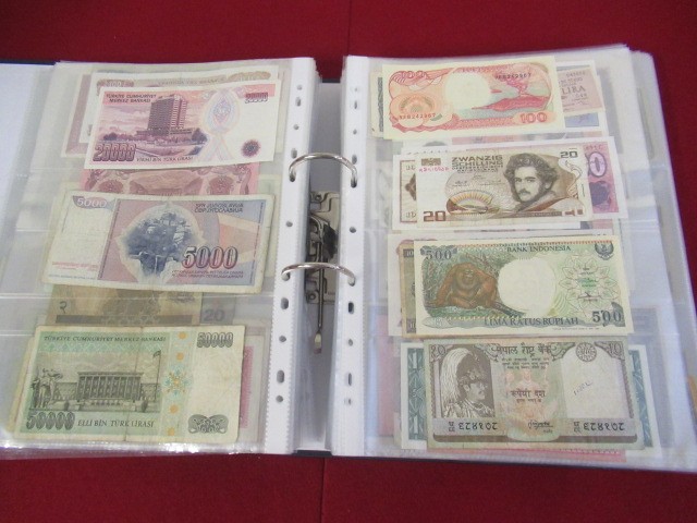 LARGE QUANTITY OF MINT AND USED WORLD BANK NOTES Image