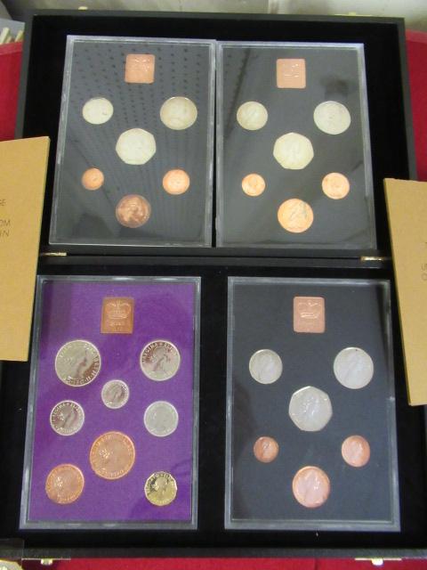 CASED 1970 AND 1971 PRE-DECIMAL AND DECIMAL COIN PROOF SET Image