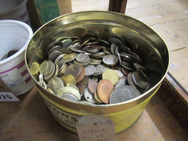 LYONS TIN OF GB AND WORLD COINS Image