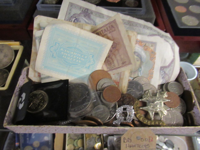 BOX OF COINS AND BANK NOTES Image