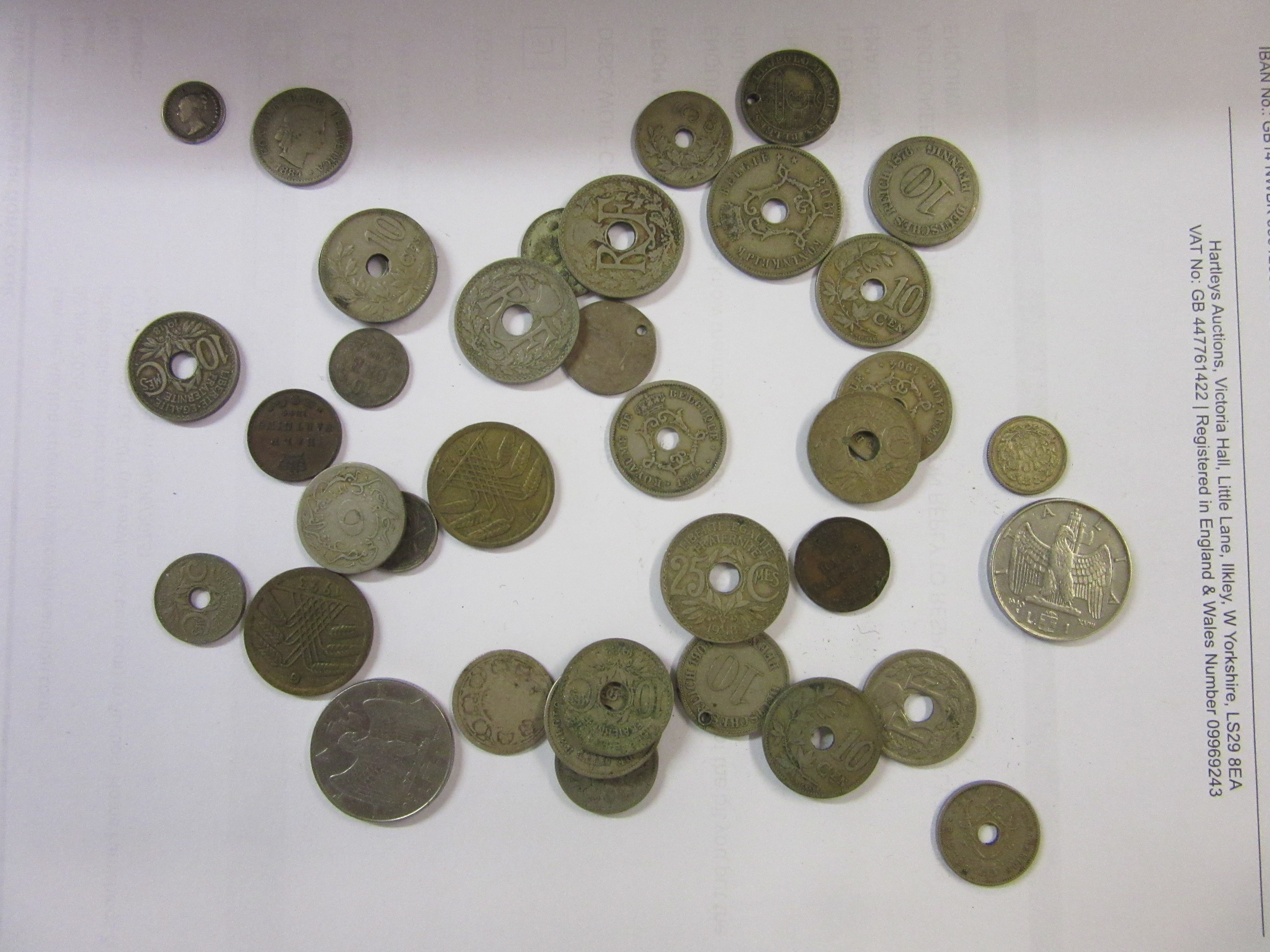BOX OF WORLD COINS INCLUDING CHINESE 1927 MEMENTO YUAN DOLLAR AND EUROPEAN COINS Image