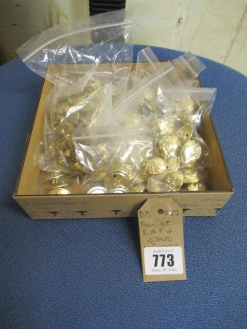 BOX OF RAF AND OTHER MILITARY BUTTONS Image