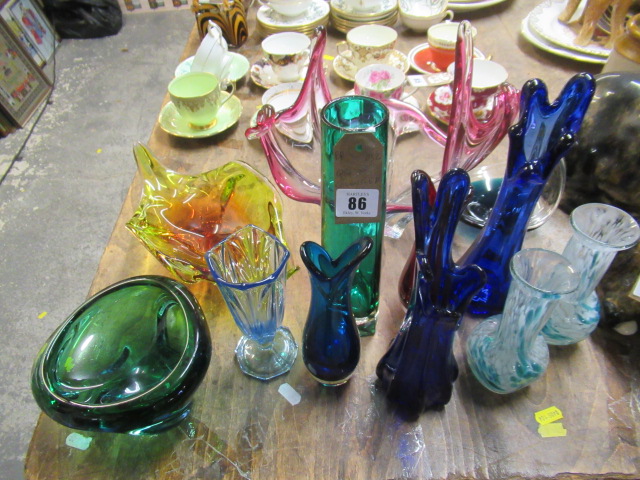 QUANTITY OF COLOURED GLASS Image