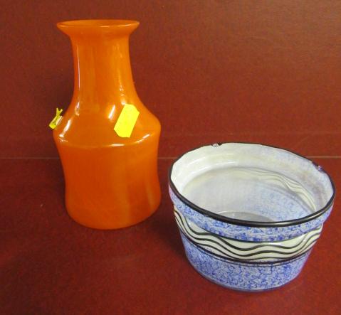 ART GLASS ORANGE VASE AND AN AUSTRIAN GLASS BOWL Image