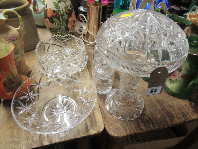 QUANTITY OF GLASS INCLUDING LAMP Image