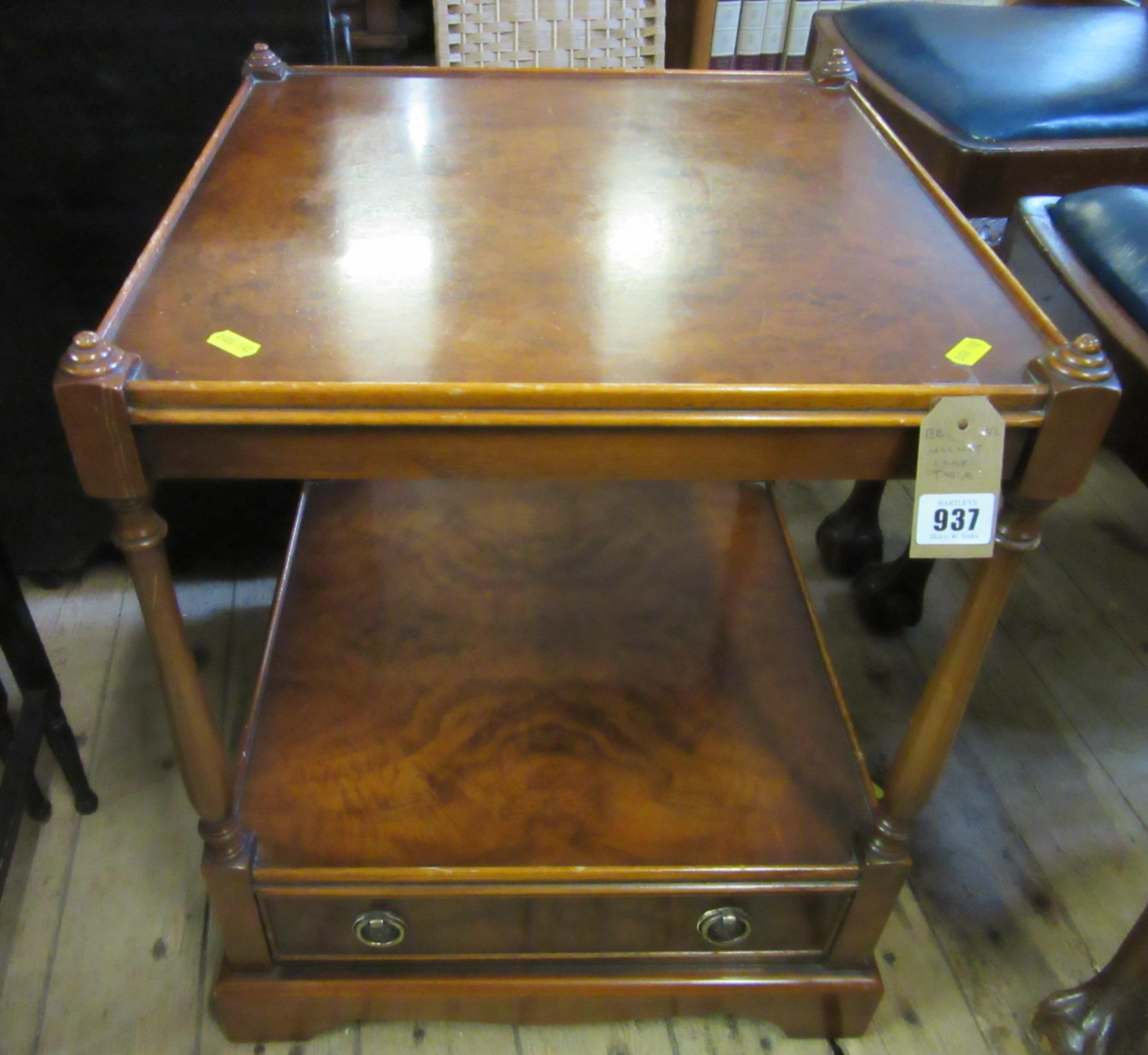 WALNUT LAMP TABLE Image