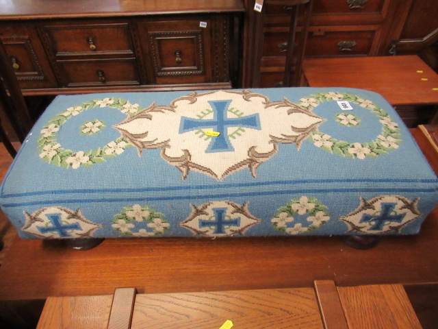 CHURCH KNEELER Image
