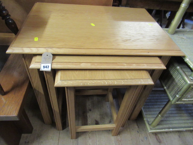 NEST OF THREE TABLES Image