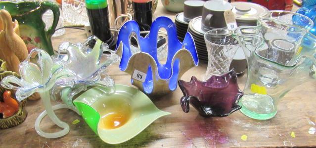 QUANTITY OF MURANO AND OTHER GLASS DISHES Image