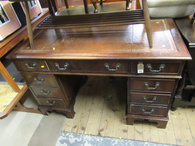 LEATHER TOP PEDESTAL DESK Image