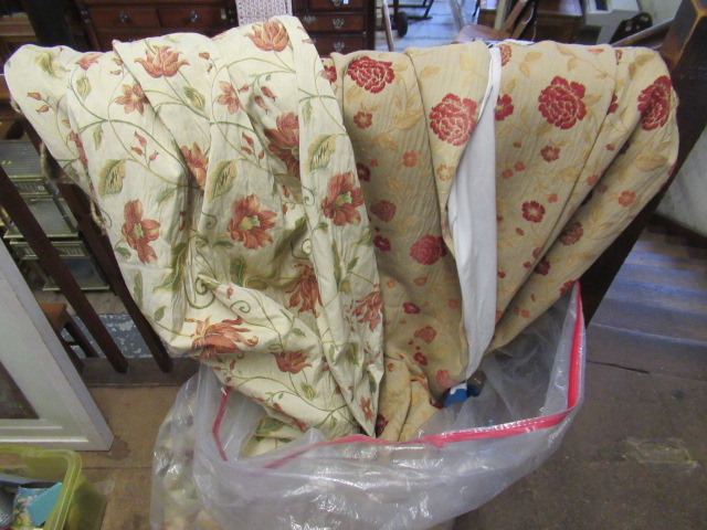 BAG OF CURTAINS Image
