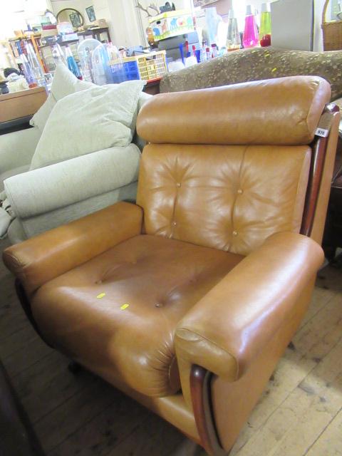 RETRO LEATHER ROCKING CHAIR Image