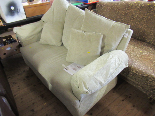 DROP ARM SETTEE Image