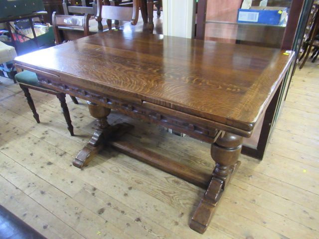 OAK EXTENDING DINING TABLE Image