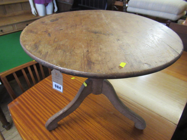 CIRCULAR TRIPOD TABLE Image
