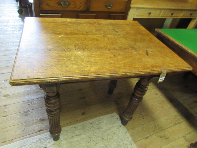 OAK TABLE Image